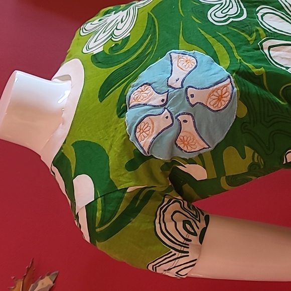 Unique T-shirt Soft Embroidered Size Small Patchwork Floral - Picture 2 of 9